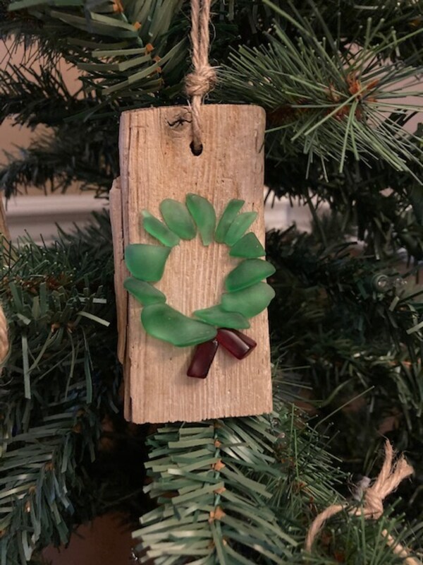 Driftwood Christmas Ornaments with Faux Seaglass | Cute Holiday Gift Tags | Simple Thank You Gift | Happy Colorful Beach Art